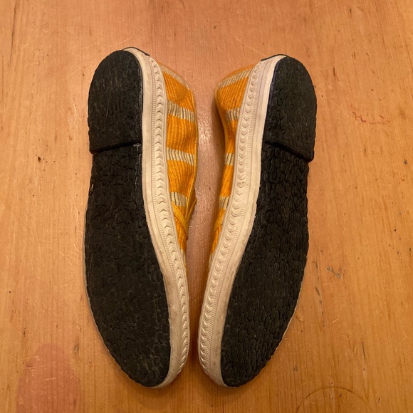 Lightweight Cole Haan slip ons. - Picture 3 of 5